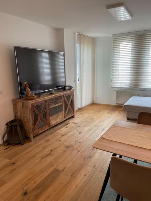 Appartement Seenaehe Mit Gratis Tiefgaragenplatz Seewalchen Exterior photo