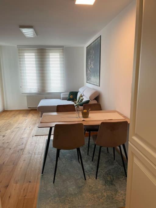 Appartement Seenaehe Mit Gratis Tiefgaragenplatz Seewalchen Exterior photo
