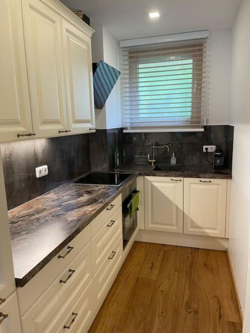 Appartement Seenaehe Mit Gratis Tiefgaragenplatz Seewalchen Exterior photo