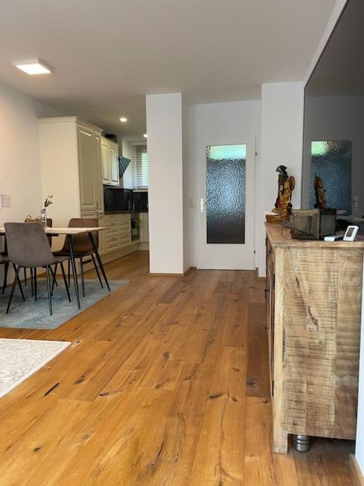 Appartement Seenaehe Mit Gratis Tiefgaragenplatz Seewalchen Exterior photo