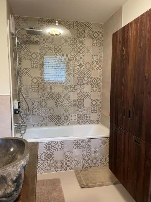 Appartement Seenaehe Mit Gratis Tiefgaragenplatz Seewalchen Exterior photo