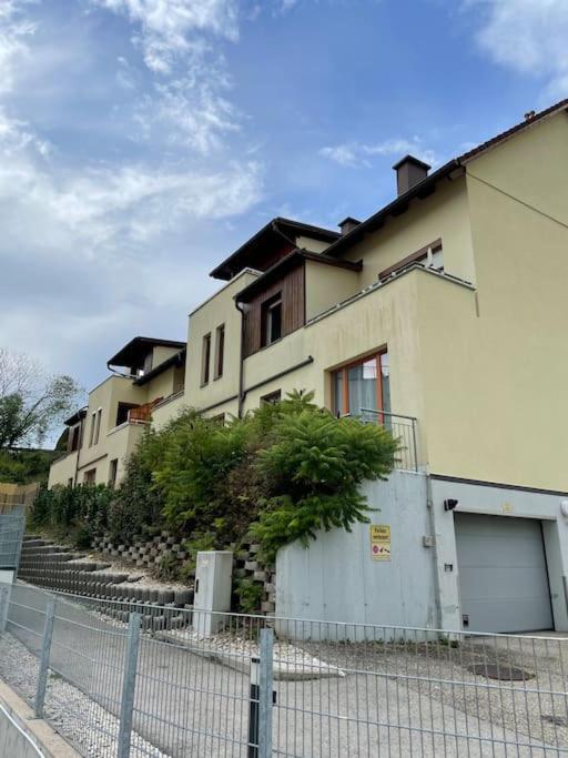 Appartement Seenaehe Mit Gratis Tiefgaragenplatz Seewalchen Exterior photo
